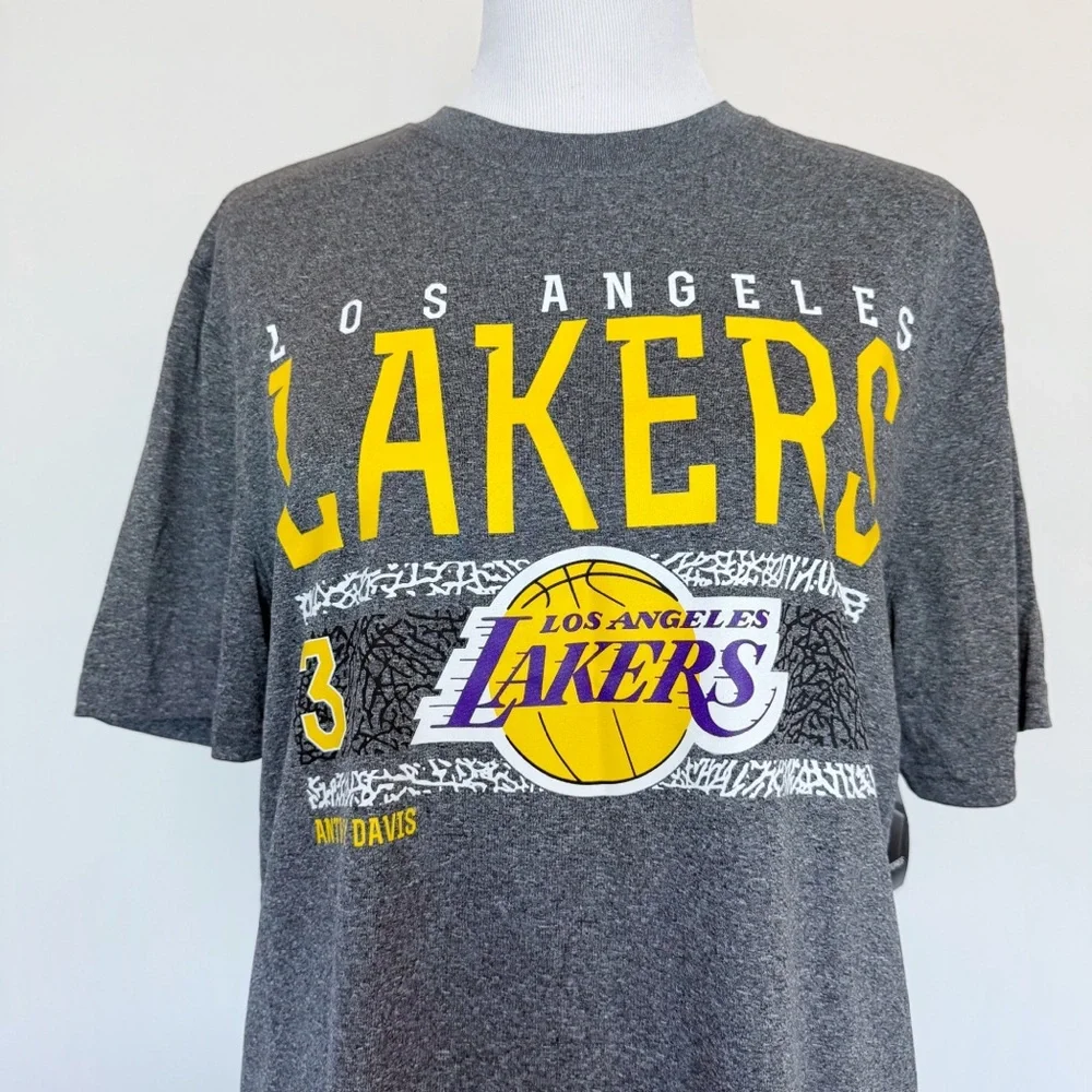 LA Los Angeles Lakers Anthony Davis T-Shirt Mens Size Medium Shirt NBA Fan Gear
